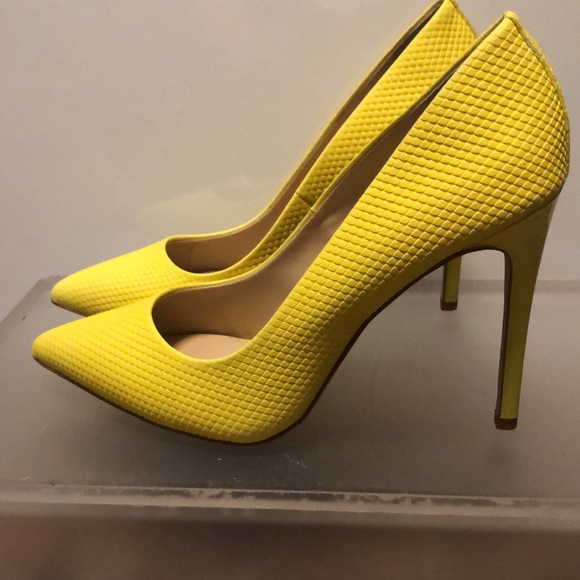 Gianni Bini Shoes - Gianni Bini. Size 9.5 Canary Yellow
